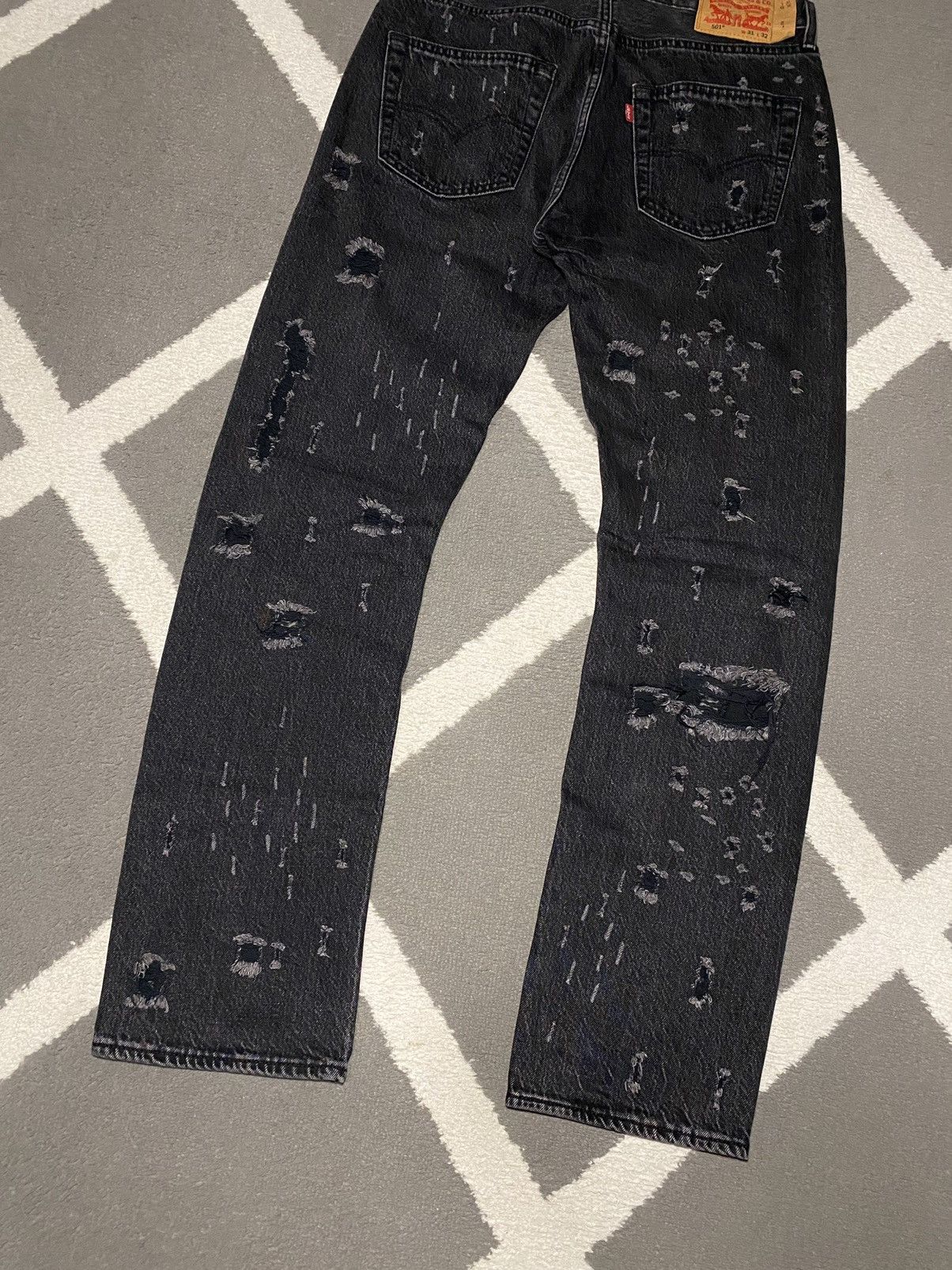 Levi's × Vintage Levi’s 501 Original Fit men’s Straight Fit Denim Jeans Size US 32 / EU 48 - 12 Thumbnail