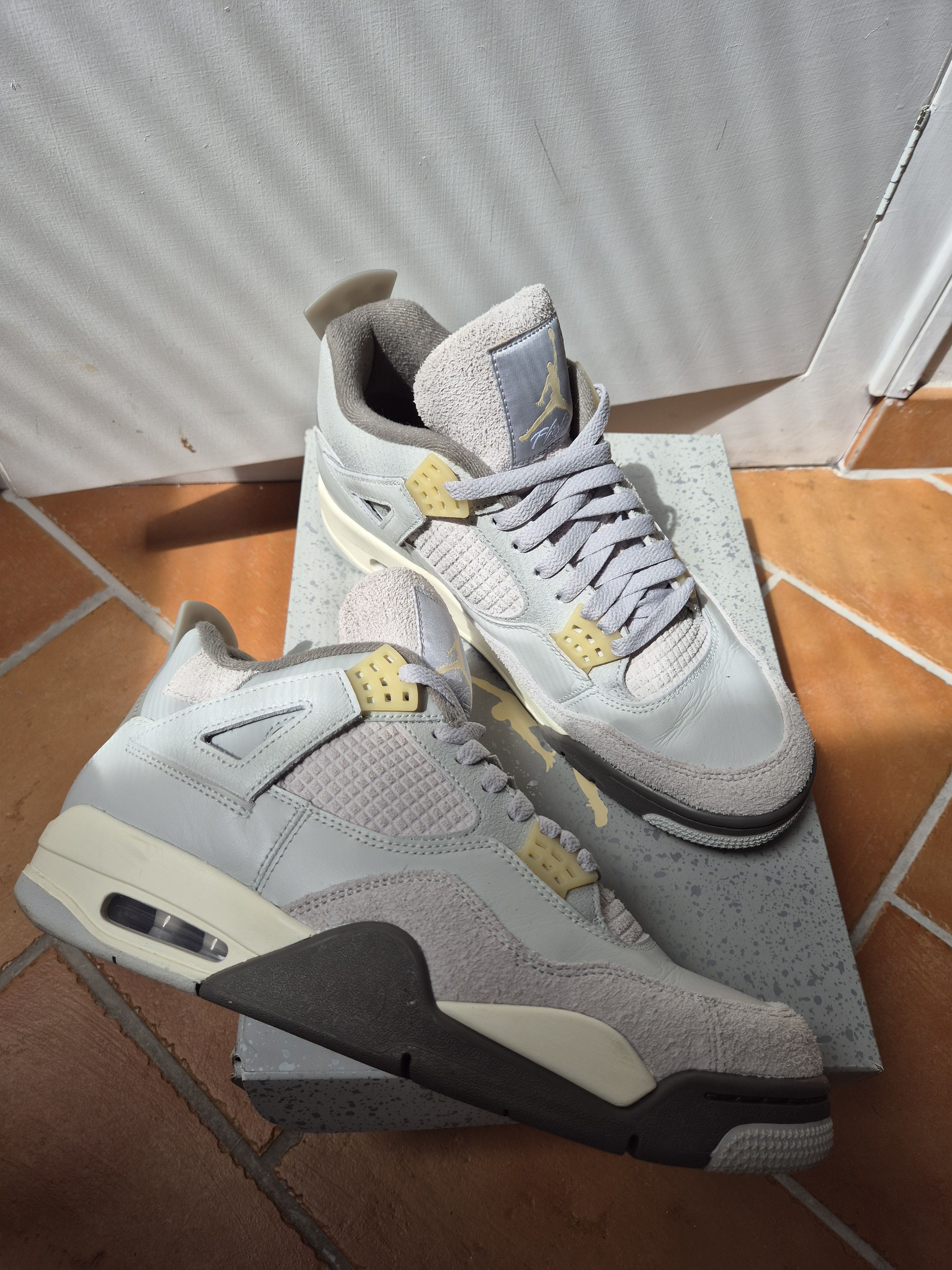 Jordan Brand Jordan 4 photon dust Size US 10 / EU 43 - 3 Thumbnail