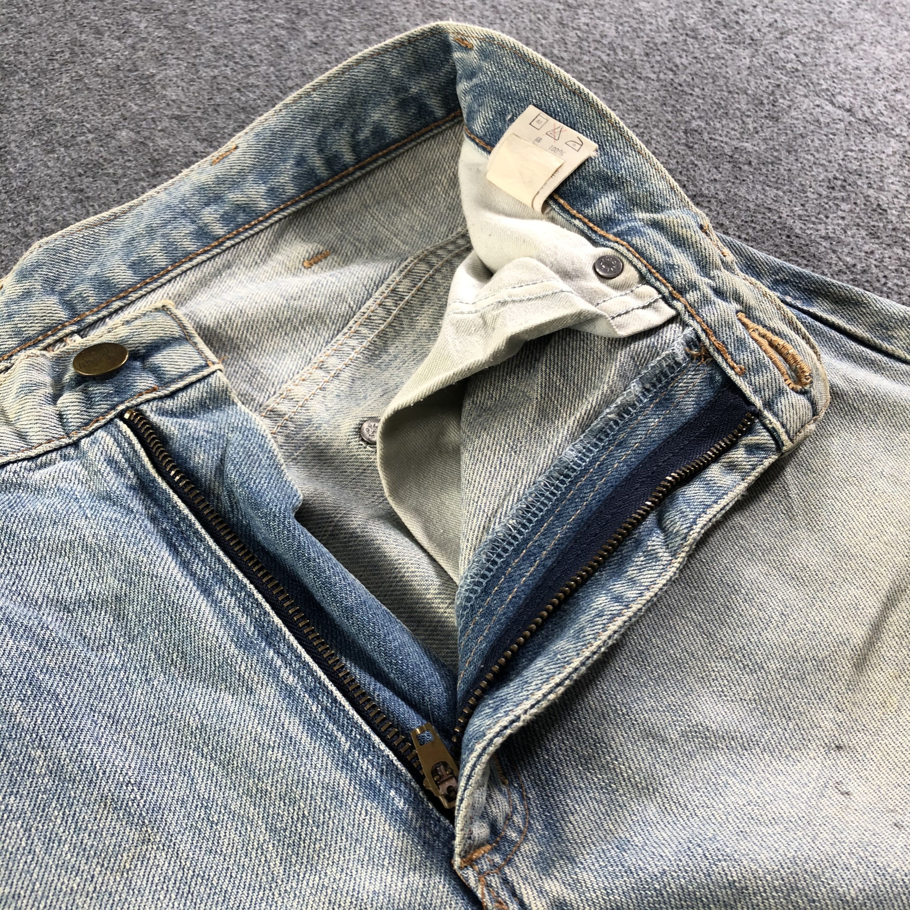 Vintage Vintage Light Wash Wrangler Redline Jeans-J2943 Size US 29 - 8 Thumbnail