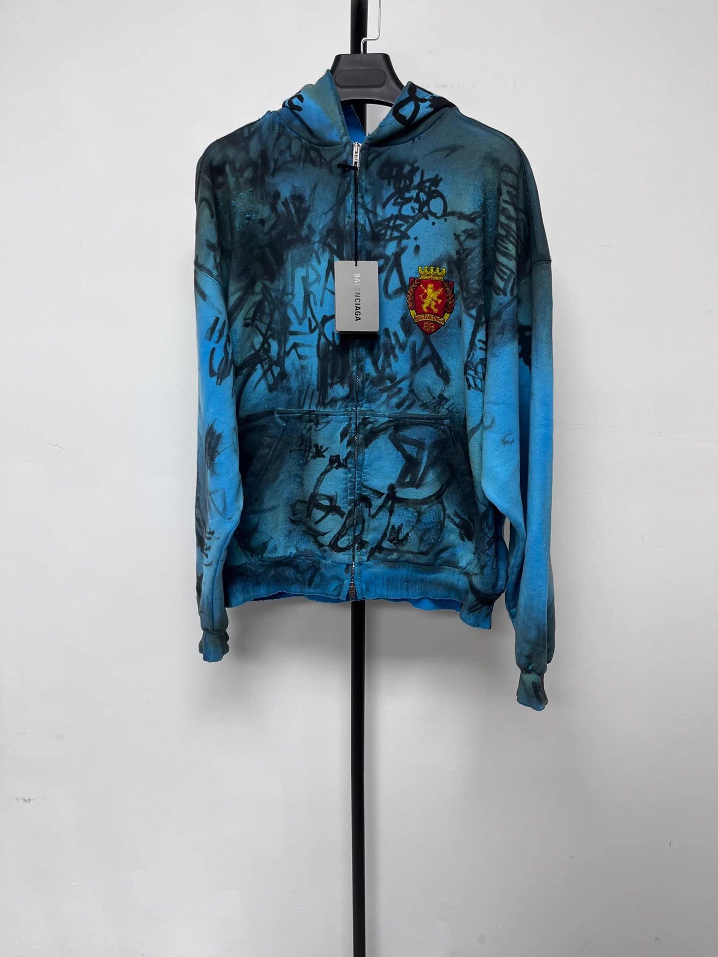 Balenciaga Balenciaga distressed graffiti zip-up hoodie Size US XXS / EU 40 - 1 Thumbnail
