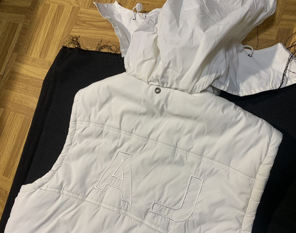 Armani × Giorgio Armani Vintage Armani Jeans Vest Big Back Logo Size L White Size US L / EU 52-54 / 3 - 13 Thumbnail