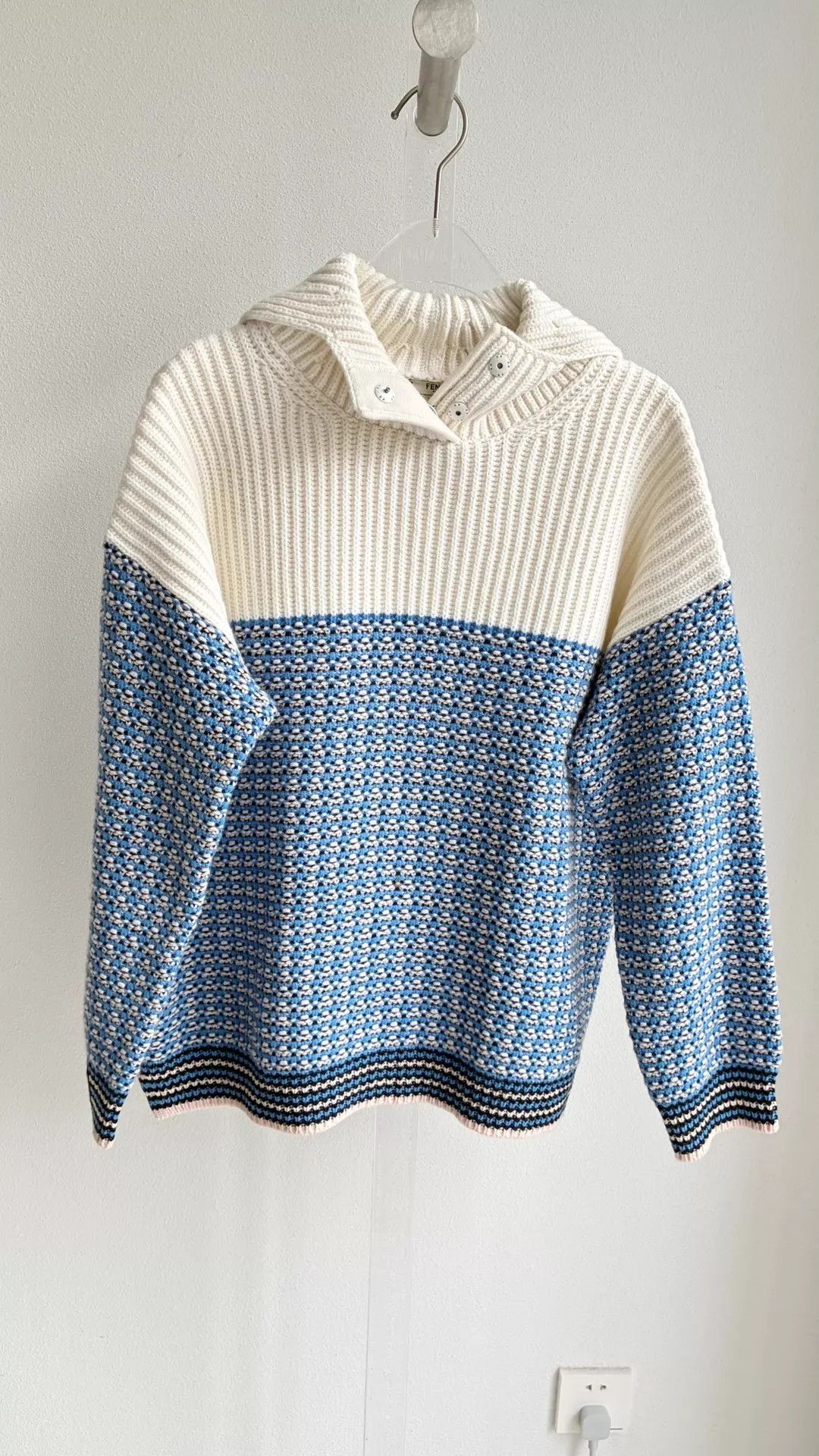 Fendi FENDI Color Blocked Wool Sweater Women's 36 Hat Zipper Size XS / US 0-2 / IT 36-38 - 1 Thumbnail