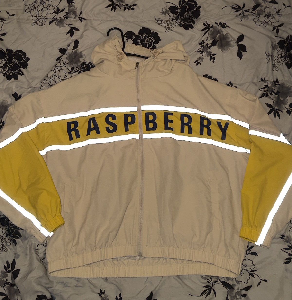 The GV Gallery RASPBERRY CREAM WINDBREAKER Size US S / EU 44-46 / 1 - 1 Thumbnail