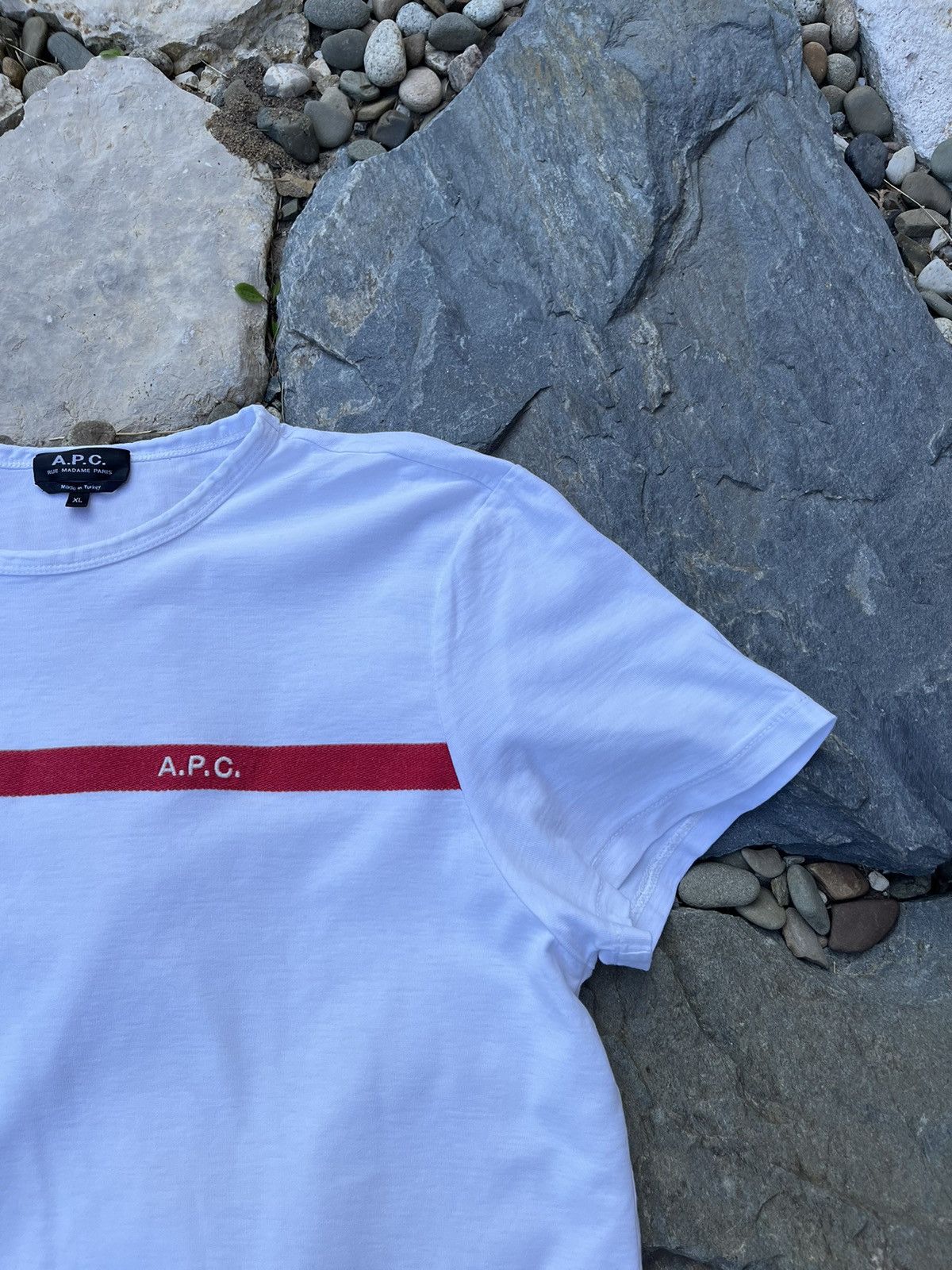 A.P.C. × Designer A.P.C. Rue Madame Paris one red stripe logo tee t-shirt Size US XL / EU 56 / 4 - 2 Thumbnail