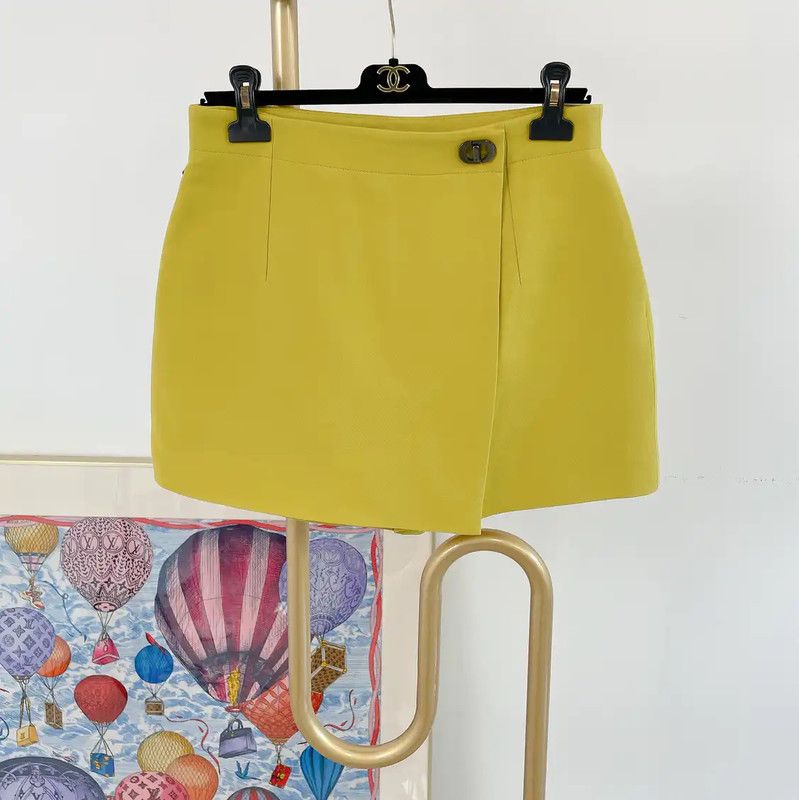 Dior Dior Yellow Wool Women's Shorts 0089 Size 24" / US 00 / IT 34 - 1 Thumbnail