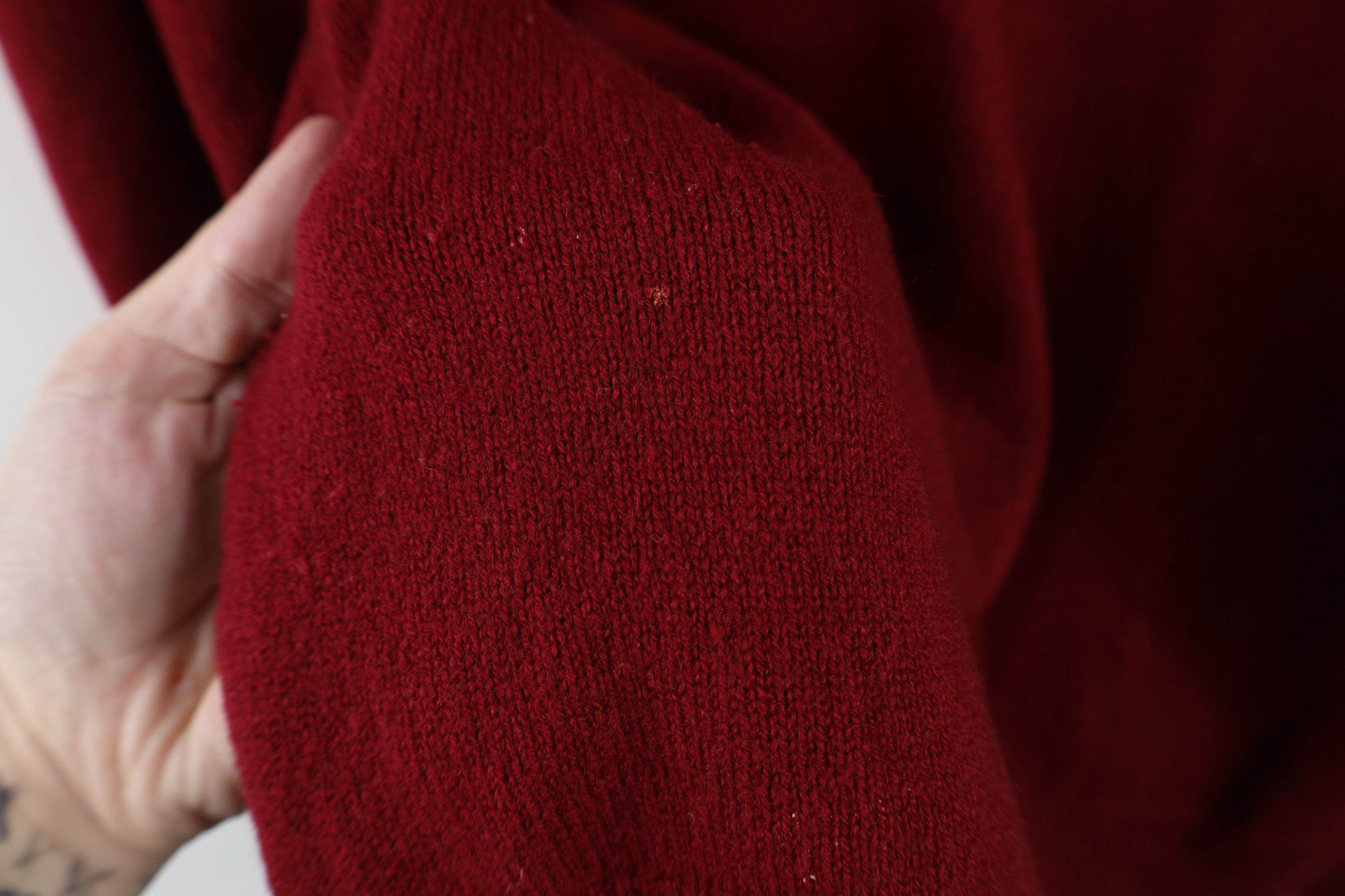 Vintage Vintage 70s Streetwear Soft Cashmere Knit V-Neck Sweater Red Size US L / EU 52-54 / 3 - 9 Thumbnail