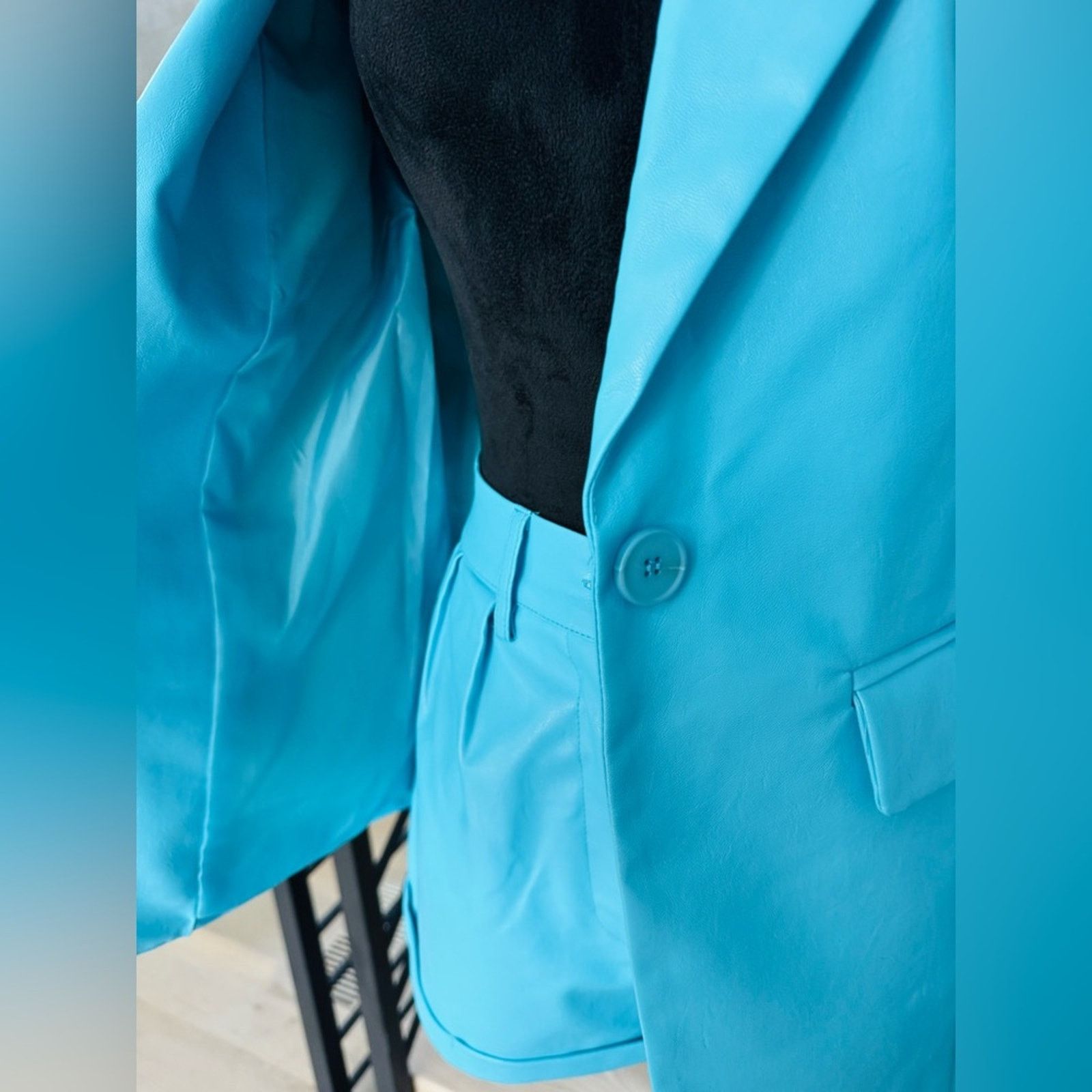 Other New Y2K Faux Leather Chic Turquoise Blazer and Shorts Set S Size 27" / US 4 / IT 40 - 9 Thumbnail