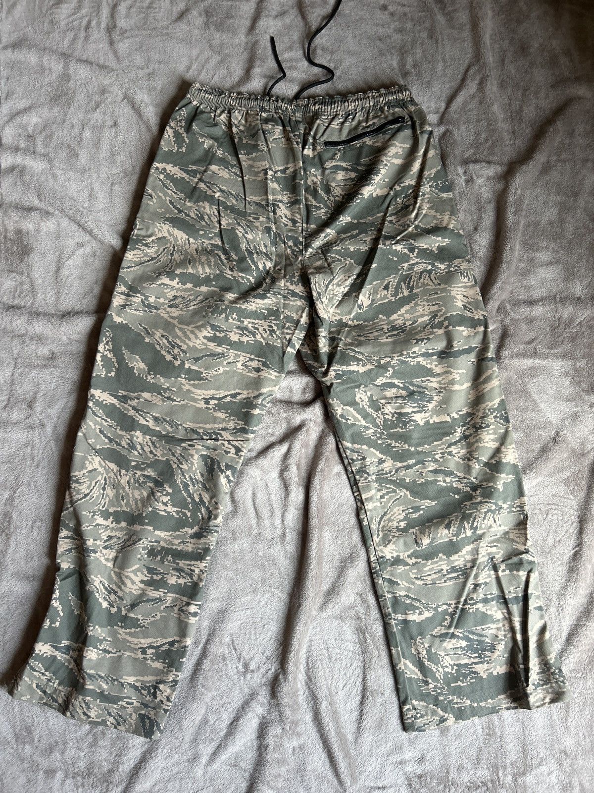 Trinity The Label Trinity digi camo cooldown pants Size US 36 / EU 52 - 2 Thumbnail