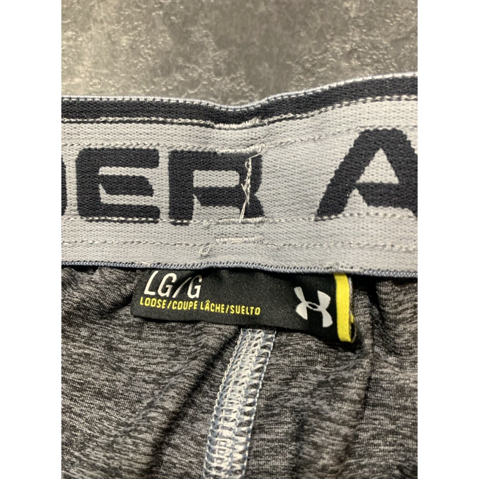 Under Armour VINTAGE Under Armour Men's Large Basketball Athletic Shorts Gray Men's Athletic Shorts Size US 33 - 7 Thumbnail