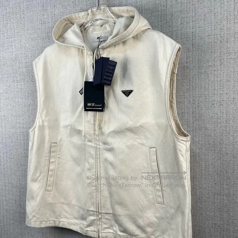 Prada Prada Hooded Vest in Light Cream. Size US M / EU 48-50 / 2 - 2 Thumbnail