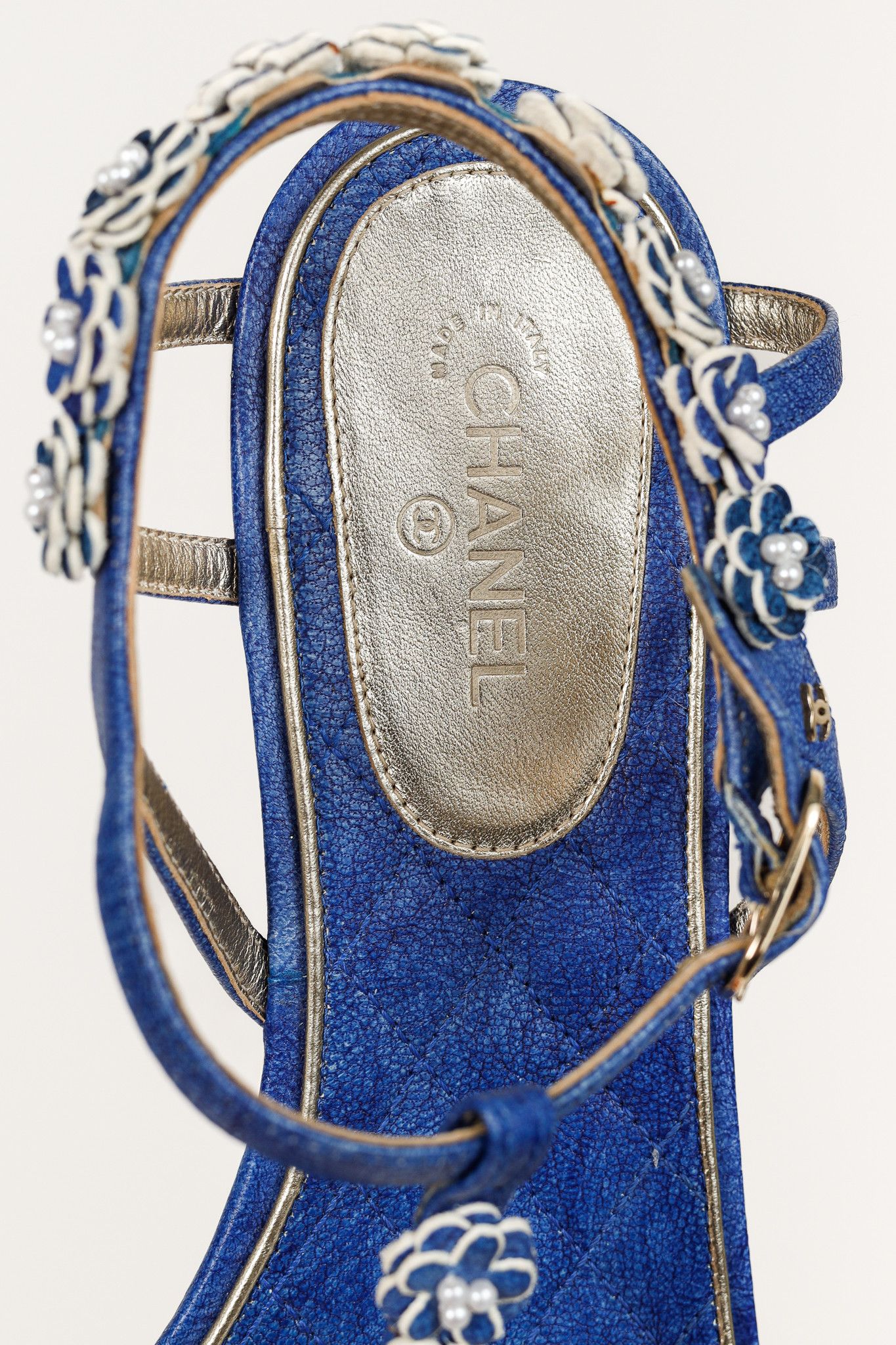 Chanel Chanel Blue Floral-Embellished Leather Thong Sandals Size US 10.5 / IT 40.5 - 11 Thumbnail
