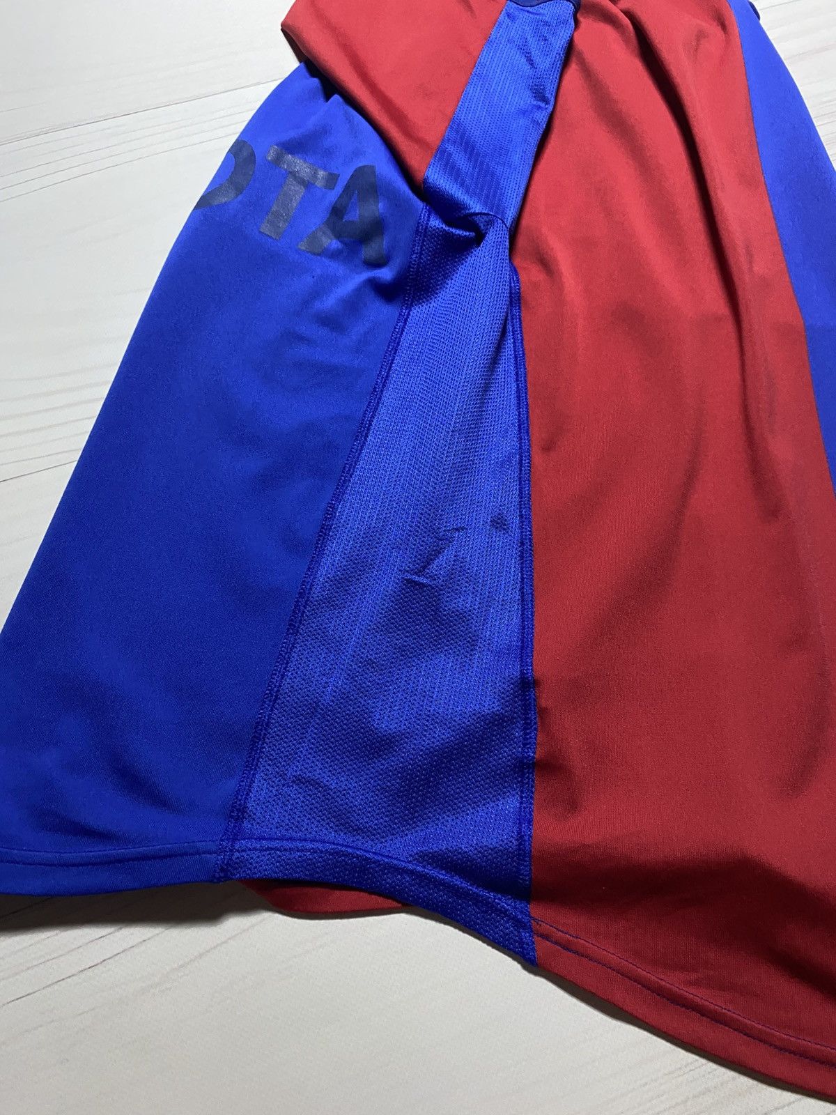 Nike Vintage NikeFC Basel 2002/04 home soccer jersey Switzerland Size US S / EU 44-46 / 1 - 11 Thumbnail