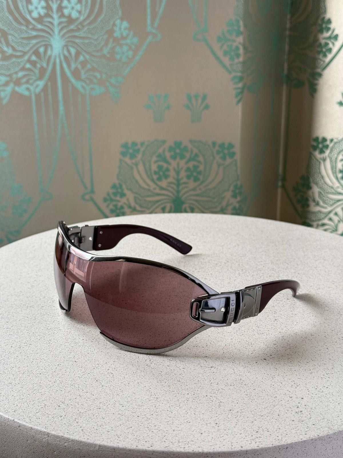 Gucci × Vintage ✨ Y2K Gucci Small Sunglasses Clear Grey GG2452