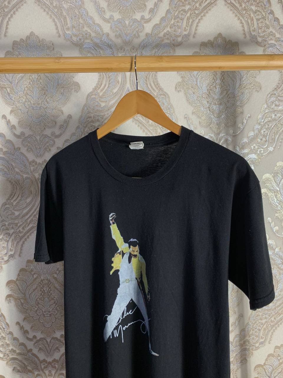 Band Tees VINTAGE FREDDIE MERCURY QUUEN ROCK T-SHIRT RETRO METAL 90s Size US XL / EU 56 / 4 - 2 Thumbnail