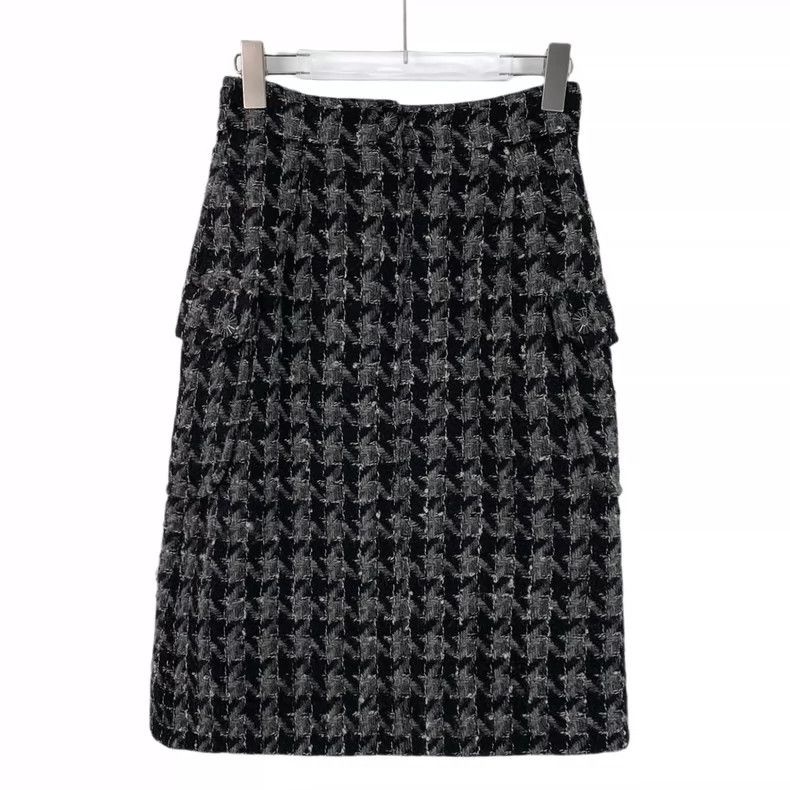 Chanel Chanel Black checkered woven tweed wool skirt 2504-Nextarro Size 42" / US 20 - 2 Thumbnail