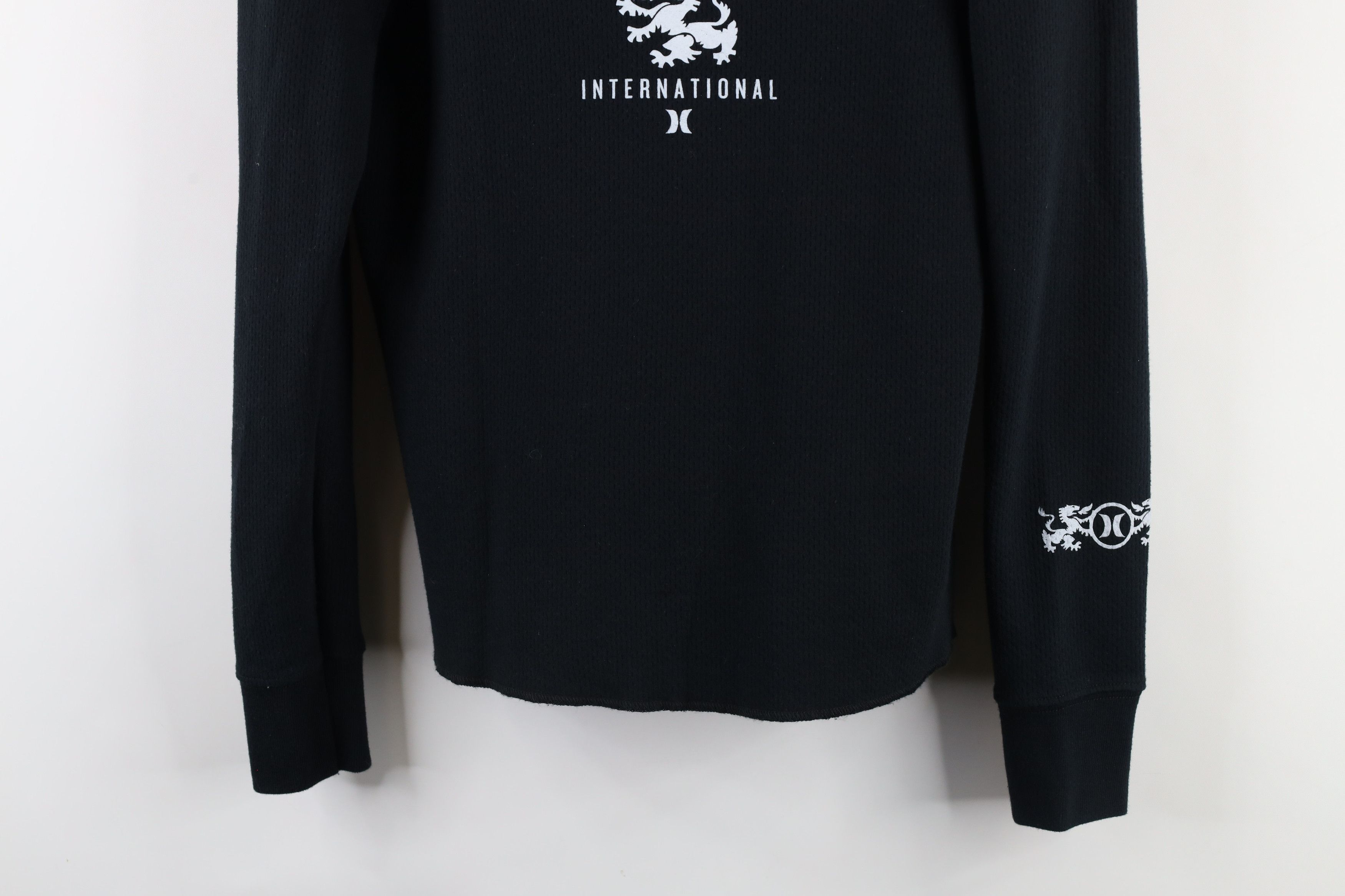 Hurley × Vintage Vintage Hurley International Surfing Waffle Knit T-Shirt Size US M / EU 48-50 / 2 - 3 Thumbnail