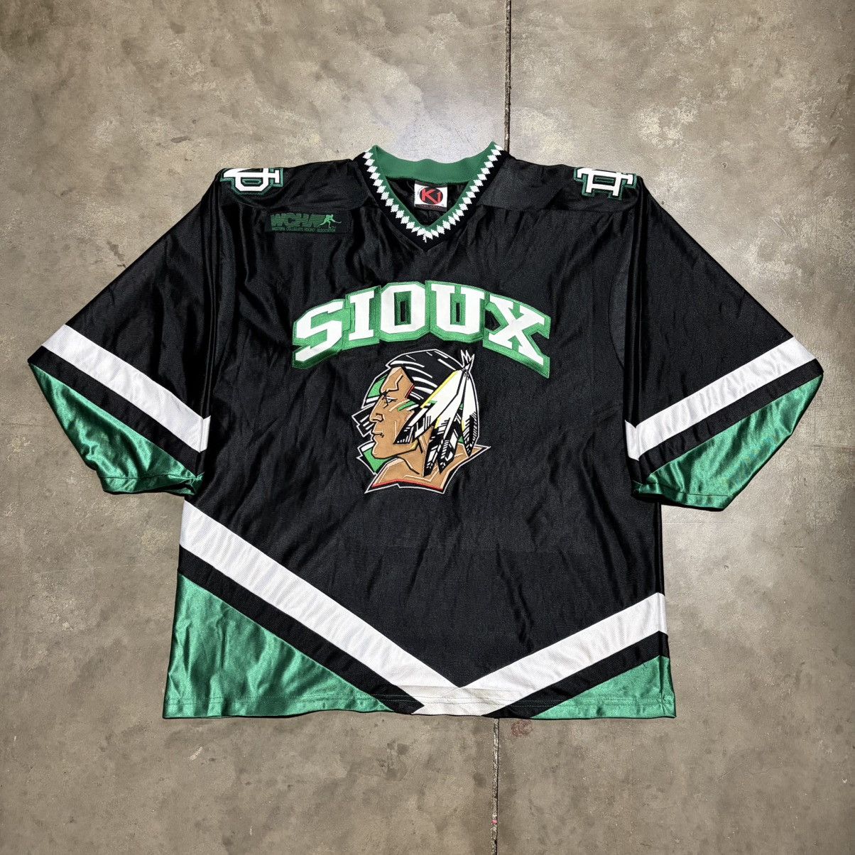 NCAA Vintage North Dakota Fighting Sioux Hockey Jersey Stafford Size US XL / EU 56 / 4 - 1 Thumbnail