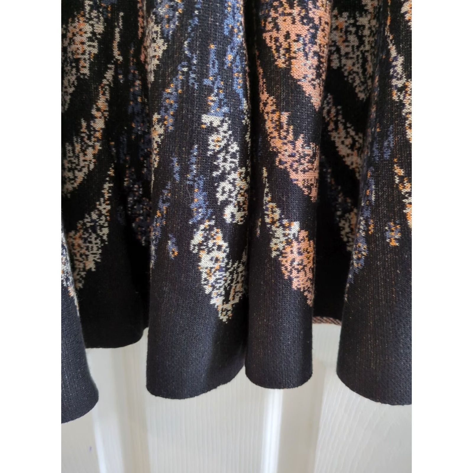 Bcbgmaxazria VINTAGE BCBGMAXAZRIA Violet Feather Cascade Jacquard A-Line Dress Womens S Midi Purple (Note: If "VINTAGE" is not accurate, omit) Size S / US 4 / IT 40 - 2 Thumbnail