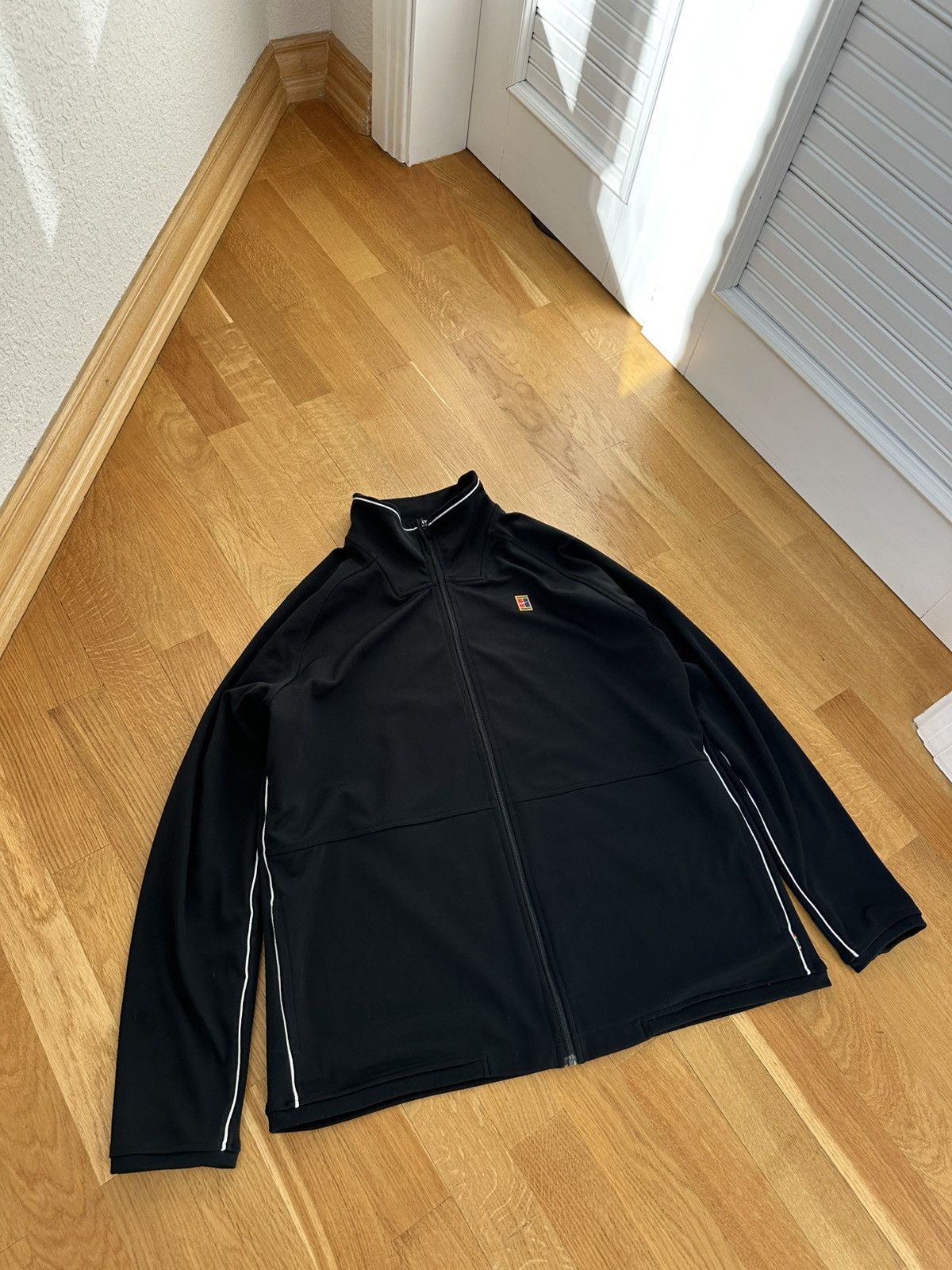 Nike Vintage Nike Court Light Zip Jacket Black Fit Y2K Size US XL / EU 56 / 4 - 1 Thumbnail