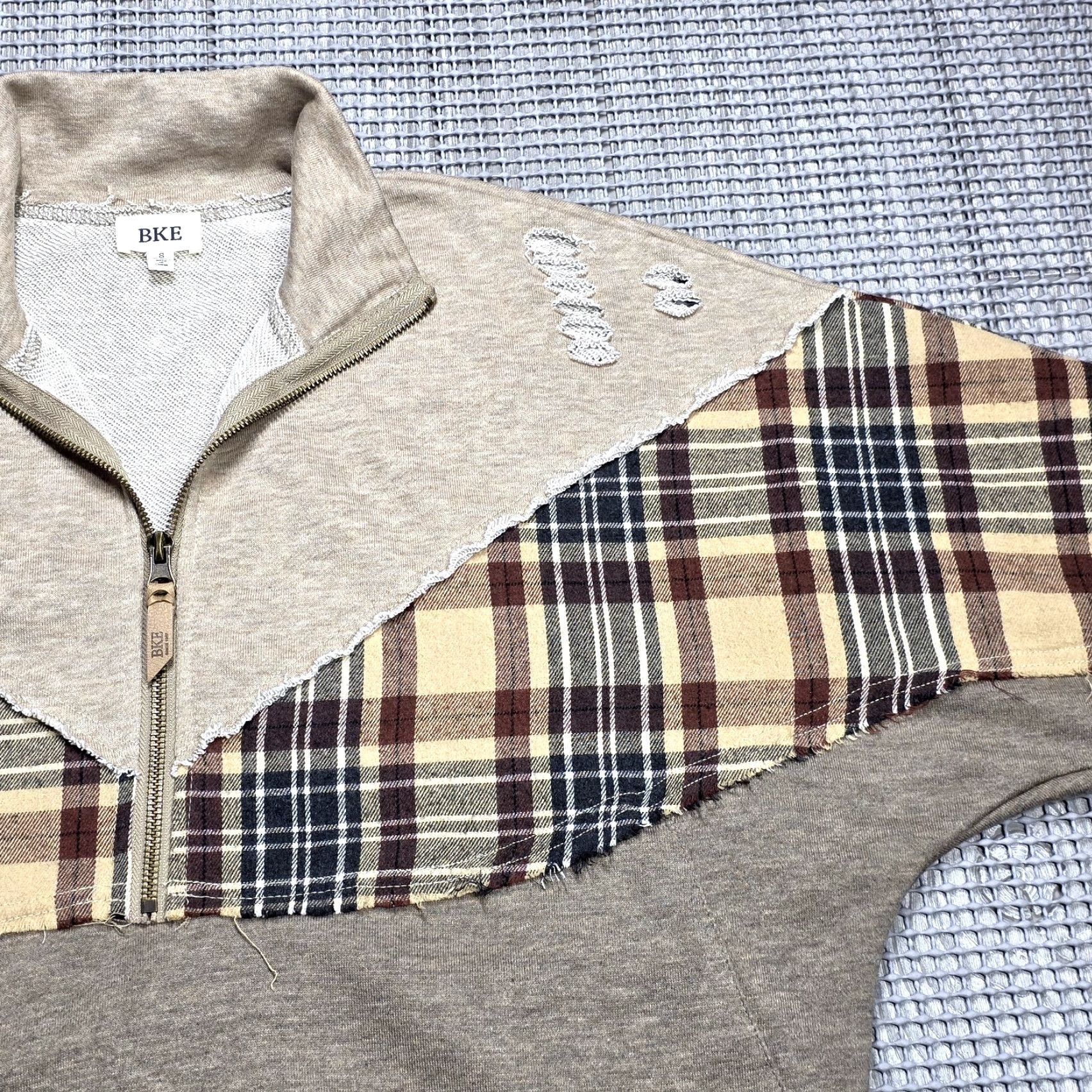 BKE BKE Destructed Mock Neck Plaid Distressed Quarter Zip Long Sleeve Pullover S Shirt Women Brown 1/4 Zip Pullover Distressed Plaid Embroidered Zipper Size S / US 4 / IT 40 - 6 Thumbnail