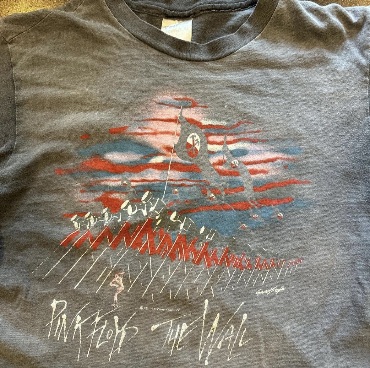 Band Tees Vintage 1987 Pink Floyd The Wall fader Size US M / EU 48-50 / 2 - 4 Thumbnail