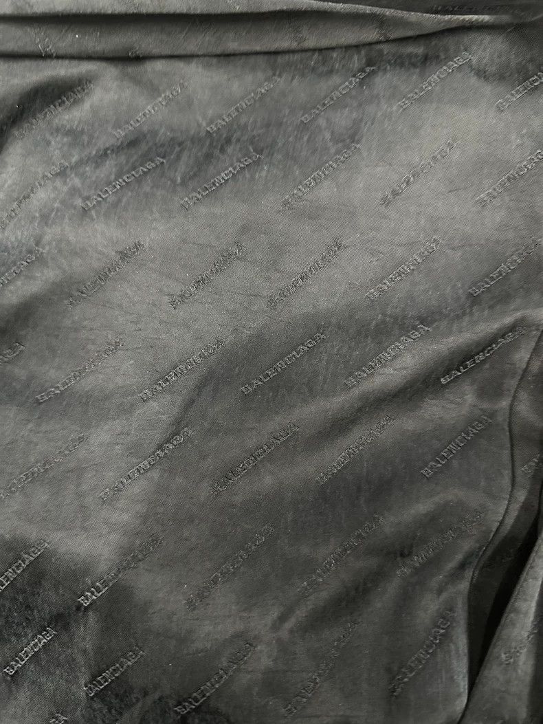 Balenciaga Balenciaga size 1 Button dark pattern logo sweater jacket j Size US M / EU 48-50 / 2 - 4 Thumbnail