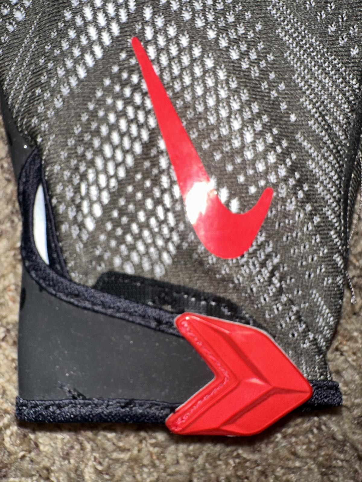 Nike Nike NFL Tampa Bay Buccaneers Vapor Knit On Field Football Gloves Size ONE SIZE - 2 Thumbnail
