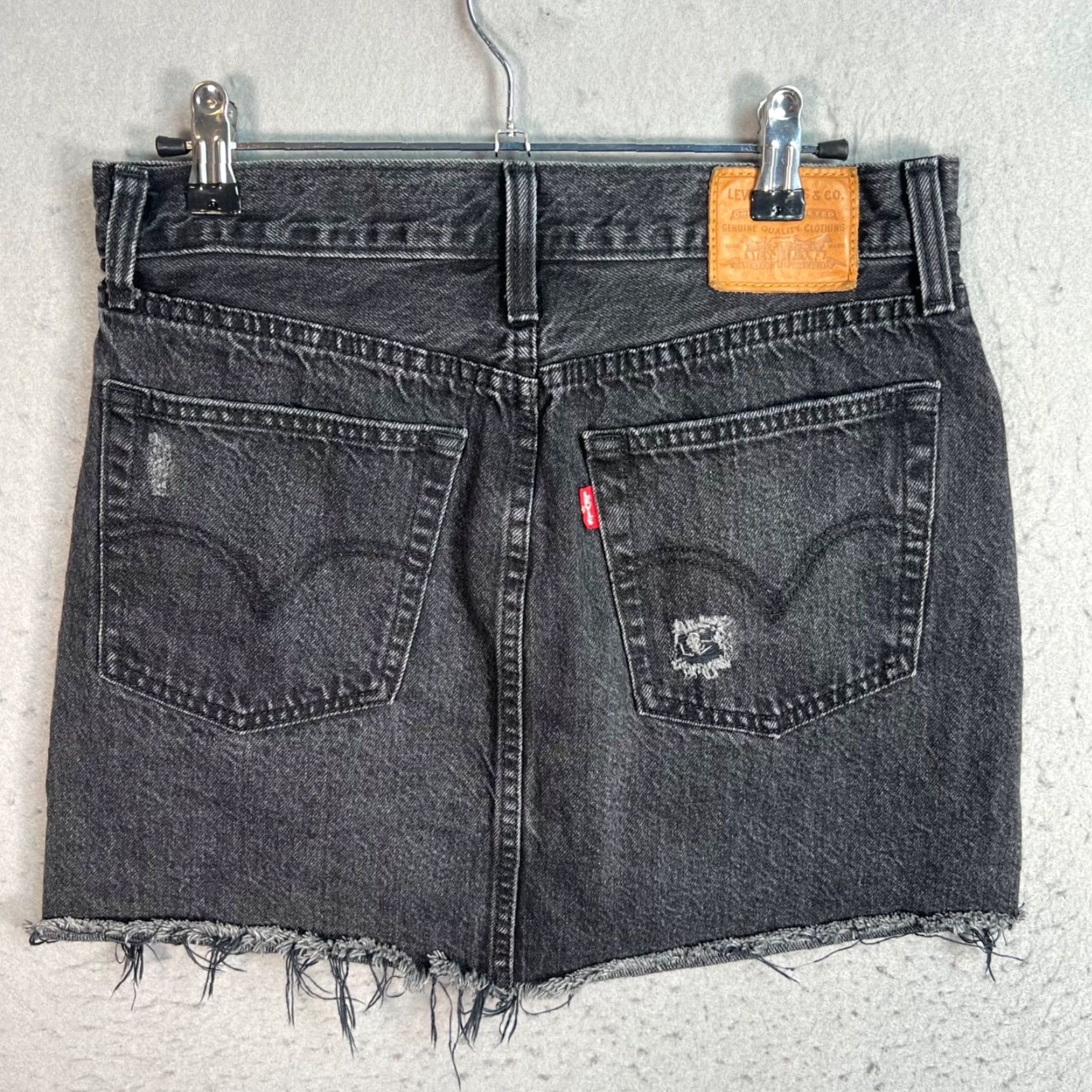 Levi's VINTAGE Levis Womens Skirt Denim Black Mini 27 Size Adult Womens Short Cotton Denim Size 27" / US 4 / IT 40 - 2 Thumbnail