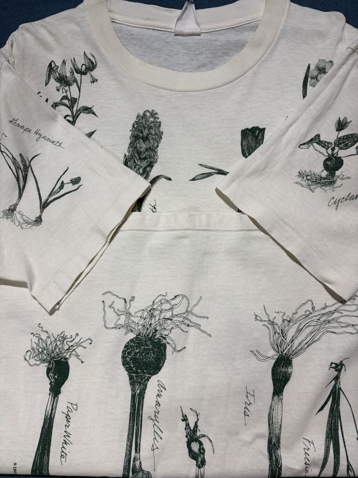 Vintage Vintage 90s Gardener All Over Print 1994 Plant Lover T Shirt Size US L / EU 52-54 / 3 - 4 Thumbnail