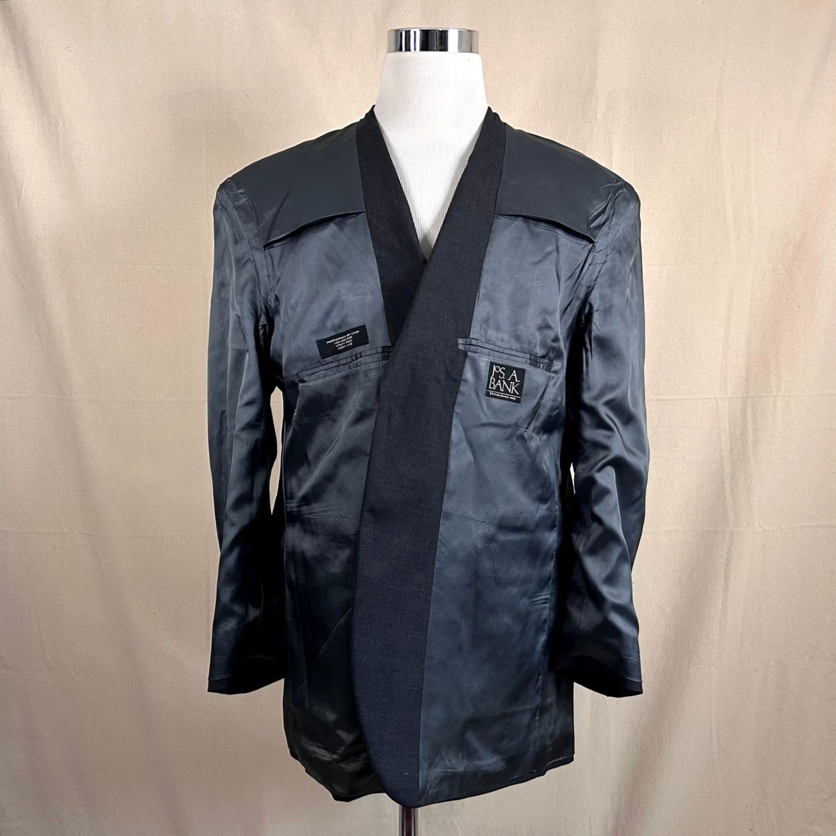 Jos. A. Bank Jos. A. Bank Suit 46R Charcoal Gray 100% Wool Two Button Vented Pleated Flat Front 40x30 Size 46R - 7 Thumbnail