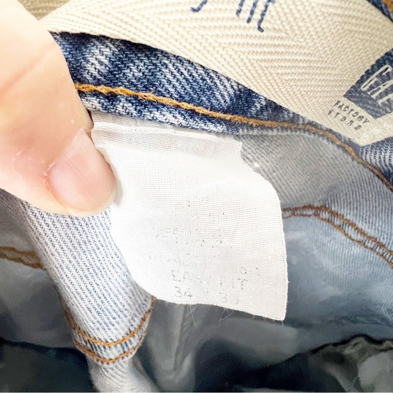 Gap Gap Distressed Marble Bleached Upcycled High Waist Mom Jean Size 32" / US 10 / IT 46 - 8 Thumbnail