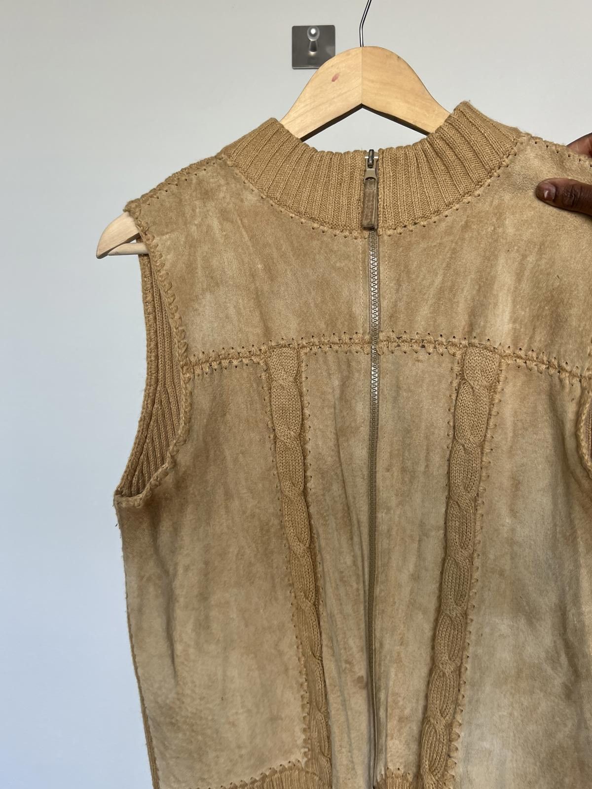 Designer Vintage Tan Leather Suede Knitted Sweater Vest Size L / US 10 / IT 46 - 2 Thumbnail