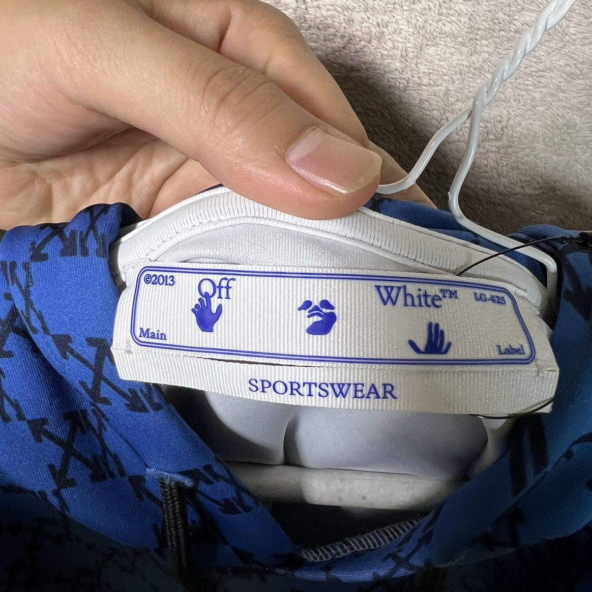 Designer × Off-White × Virgil Abloh Off-White Arrows Monogram Print Ombré Hoodie Mens Large Size US L / EU 52-54 / 3 - 3 Thumbnail