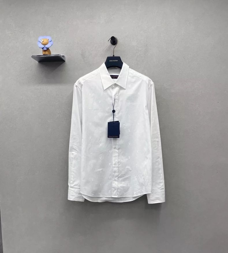 Louis Vuitton Louis Vuitton Full Lapel and Button Logo shirt 2504-Nextarr Size US XS / EU 42 / 0 - 1 Thumbnail