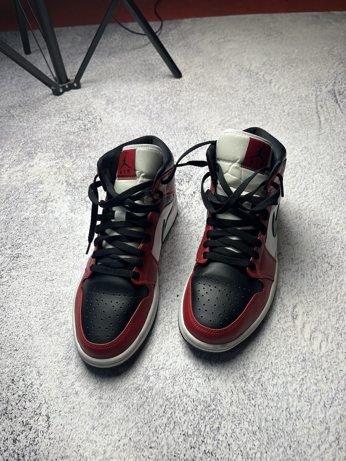 Jordan Brand Vintage Sneakers JORDAN 1 MID CHICAGO TOE Nike Size US 8.5 / EU 41-42 - 16 Thumbnail
