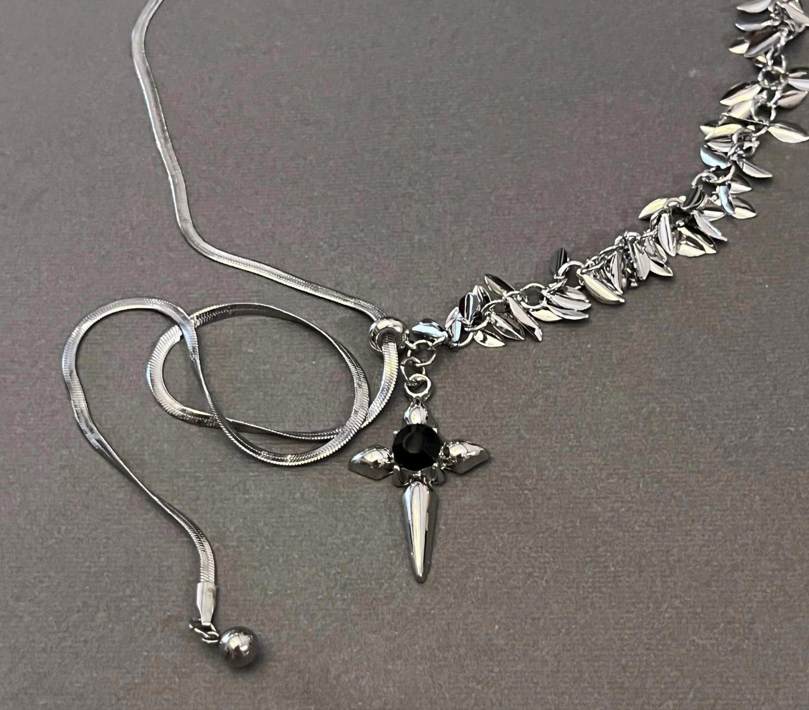 Vintage Silver Leaf Chain Necklace with Black Cross Pendant Size ONE SIZE - 3 Thumbnail