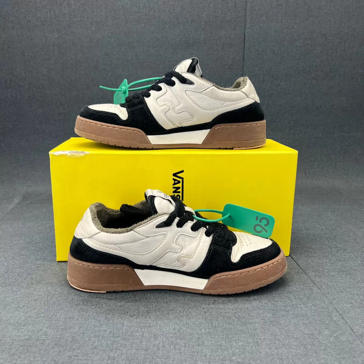 Fendi Fendi Match Black & White 37 Size US 6.5 / IT 36.5 - 7 Thumbnail