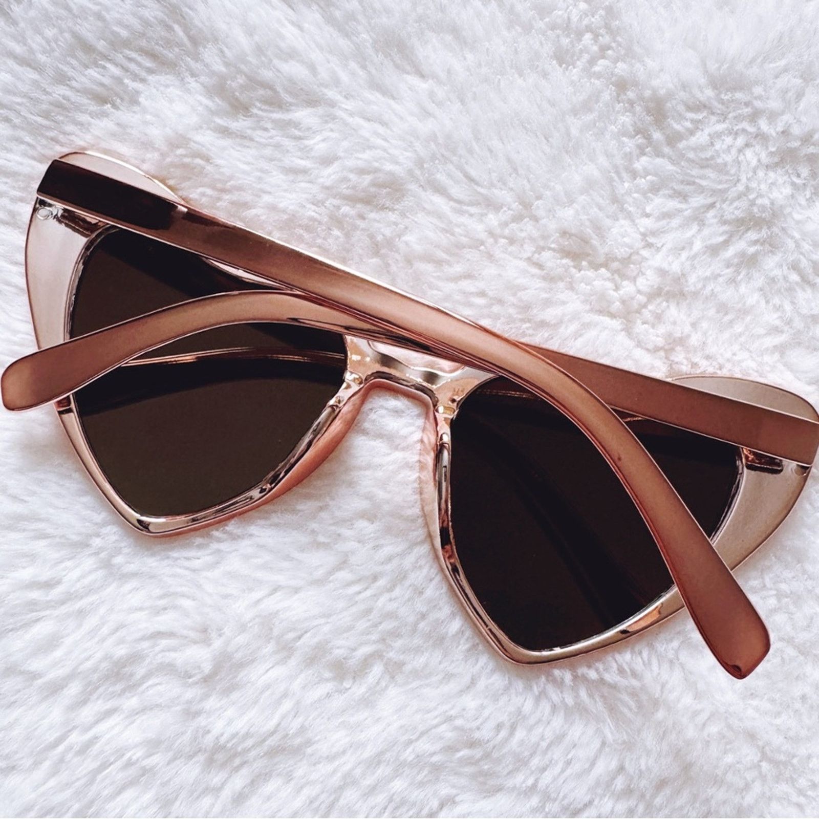 Other Addison Gold Heart-Shaped Sunglasses Size ONE SIZE - 12 Thumbnail