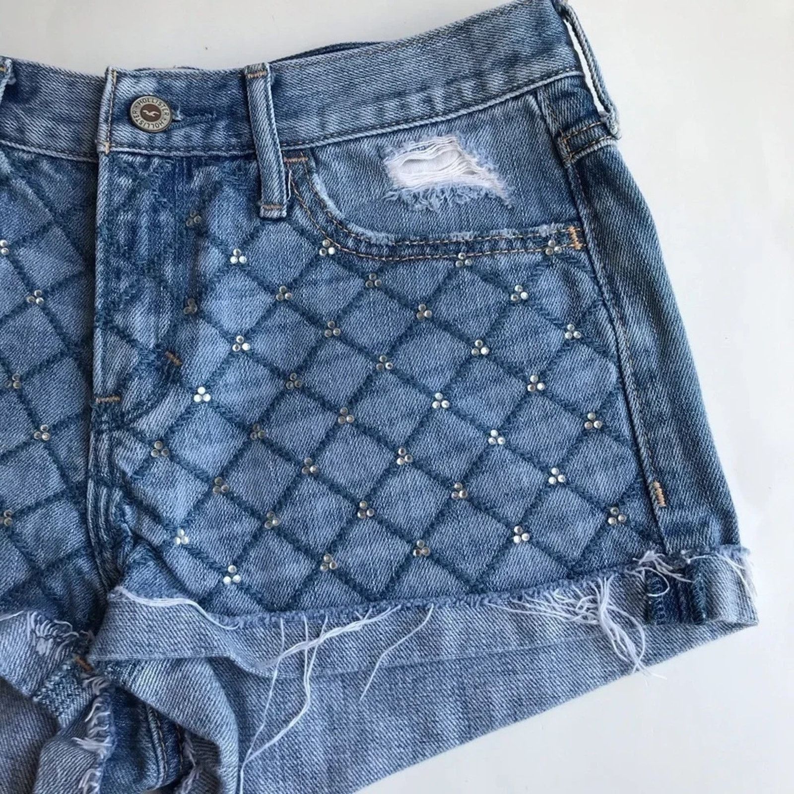 Hollister Hollister Embroidered Bling Shorts Women’s size 25 / 1 Size 25" / US 0 / IT 36 - 9 Thumbnail