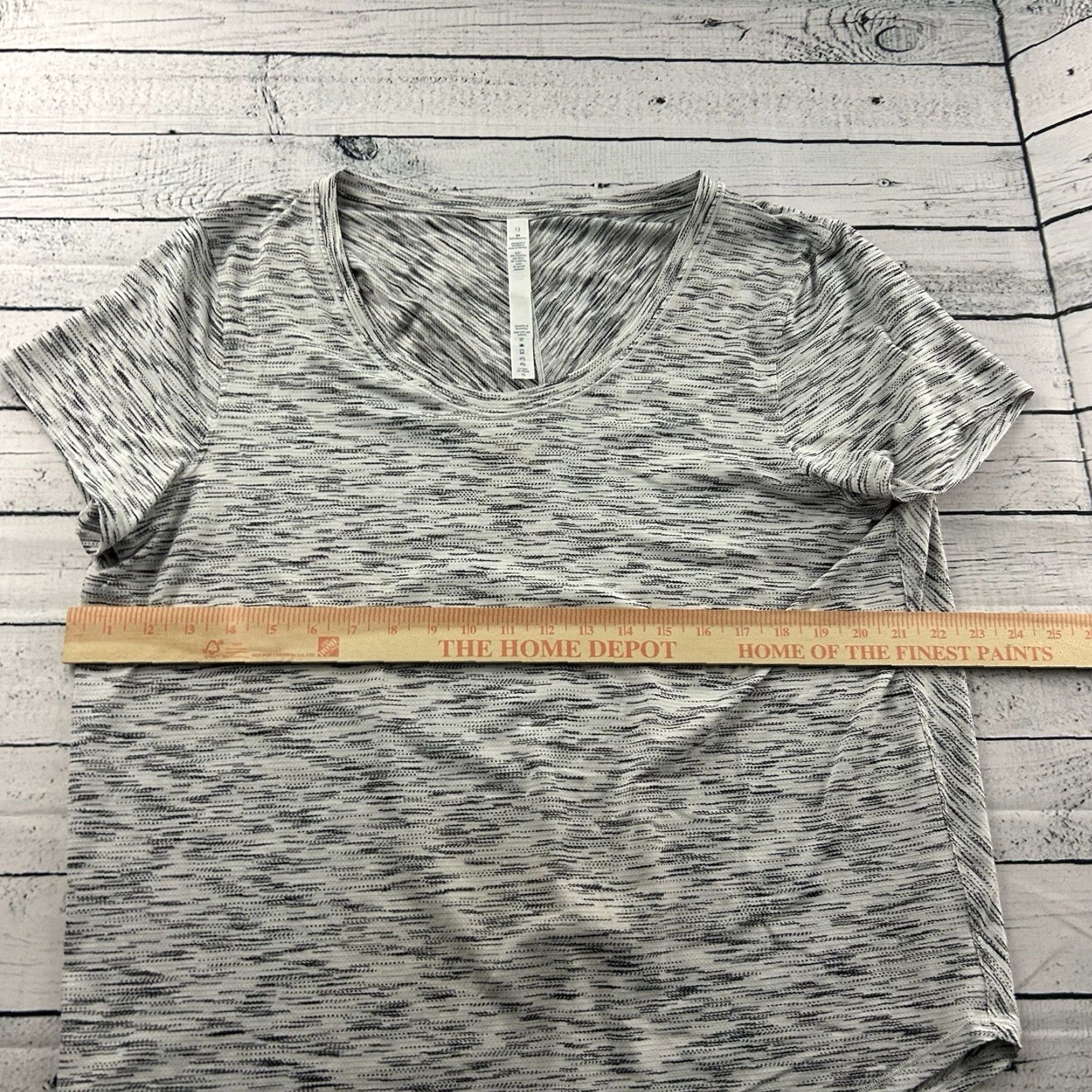 Lululemon Lululemon Short Sleeve Athletic T-Shirt Women's 12 Gray Scoop Neck Curved Hem 12 Womens Activewear Size XL / US 12-14 / IT 48-50 - 4 Thumbnail