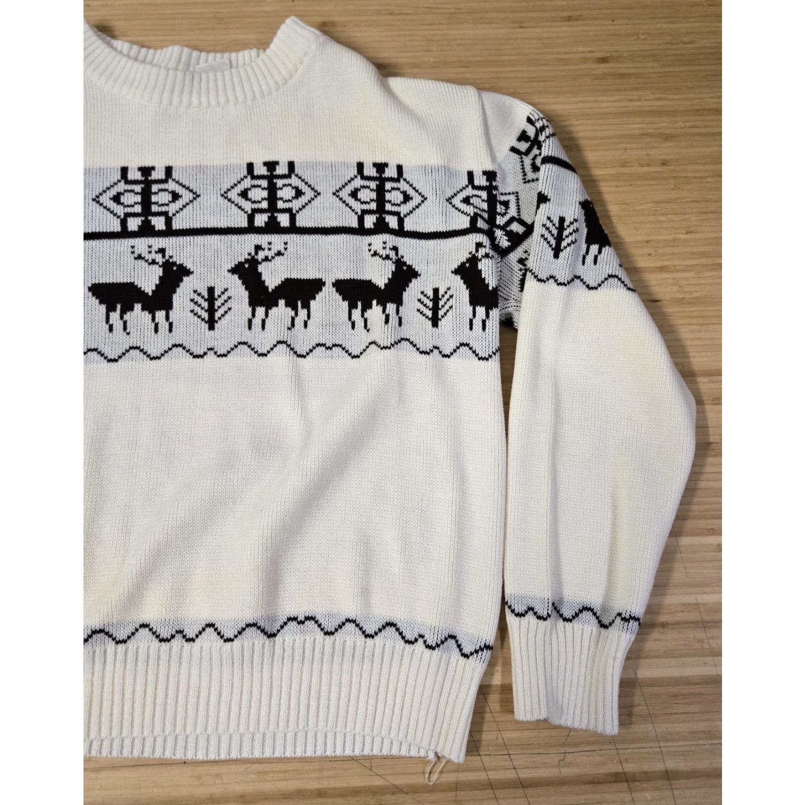 Fruit Of The Loom VINTAGE Fruit of the Loom Sweater Mens Large White Black Reindeer Fair Isle Pullover Crew Neck Long Sleeve Christmas Mens Size US L / EU 52-54 / 3 - 2 Thumbnail