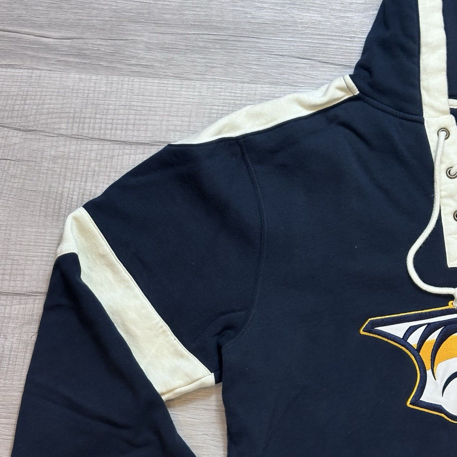 NHL Nashville Predators Hoodie Lace Pullover Sweatshirt Large Size US L / EU 52-54 / 3 - 6 Thumbnail