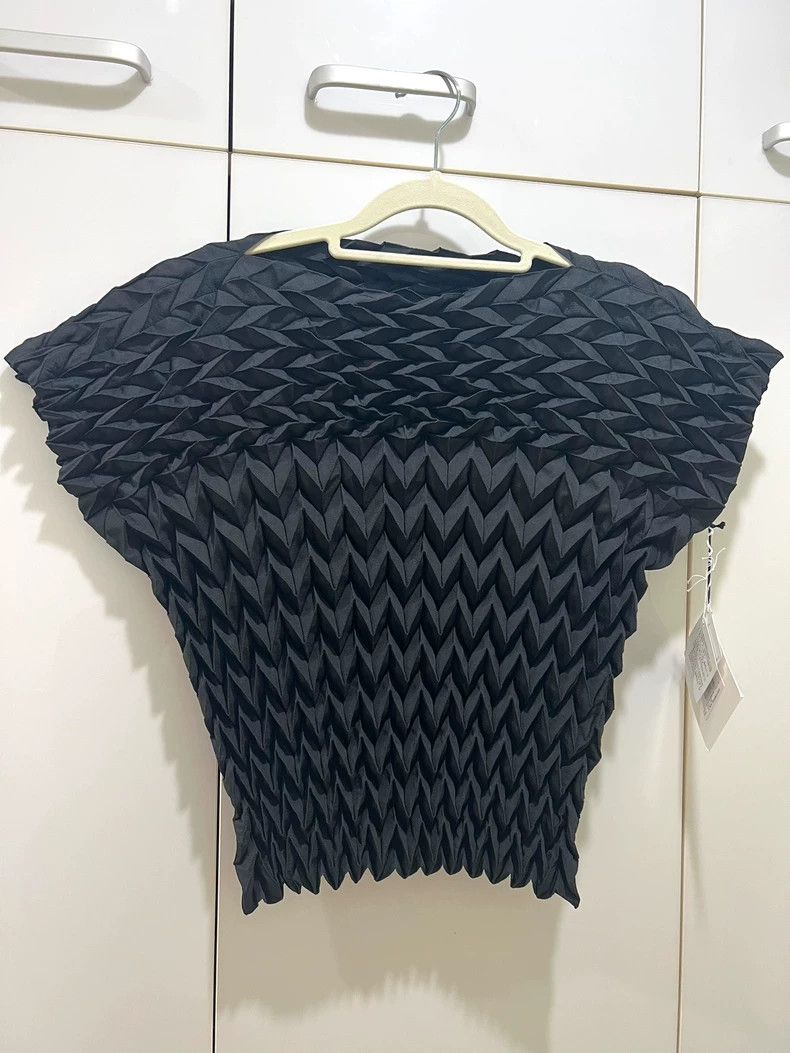 Issey Miyake Issey Miyake Geometric origami top Size S / US 4 / IT 40 - 1 Thumbnail