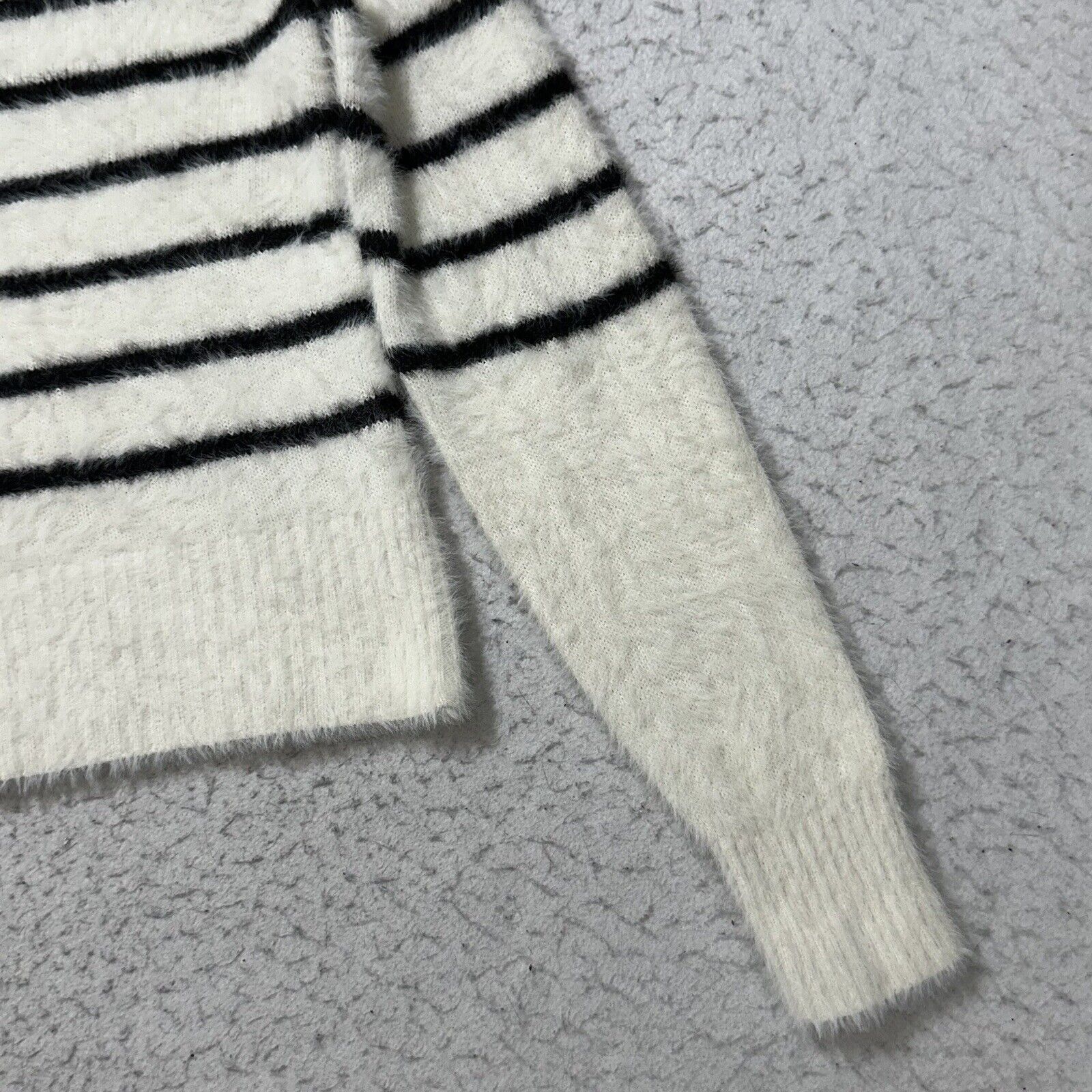 Old Navy Old Navy Small Crewneck White Black Striped Pullover Sweater Size S / US 4 / IT 40 - 6 Thumbnail