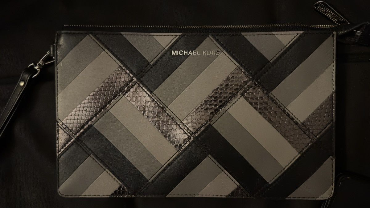 Michael Kors Exclusive Michael Kors Oversized Wristlet Size ONE SIZE - 5 Thumbnail