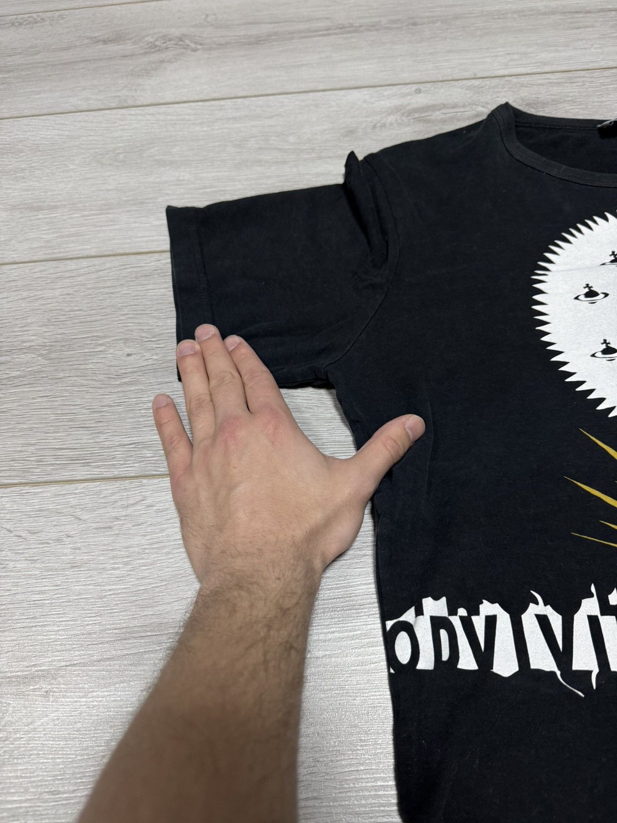 Vivienne Westwood Vivienne Westwood RARE big tree monogram orb spell tee eb0 Size US L / EU 52-54 / 3 - 9 Thumbnail