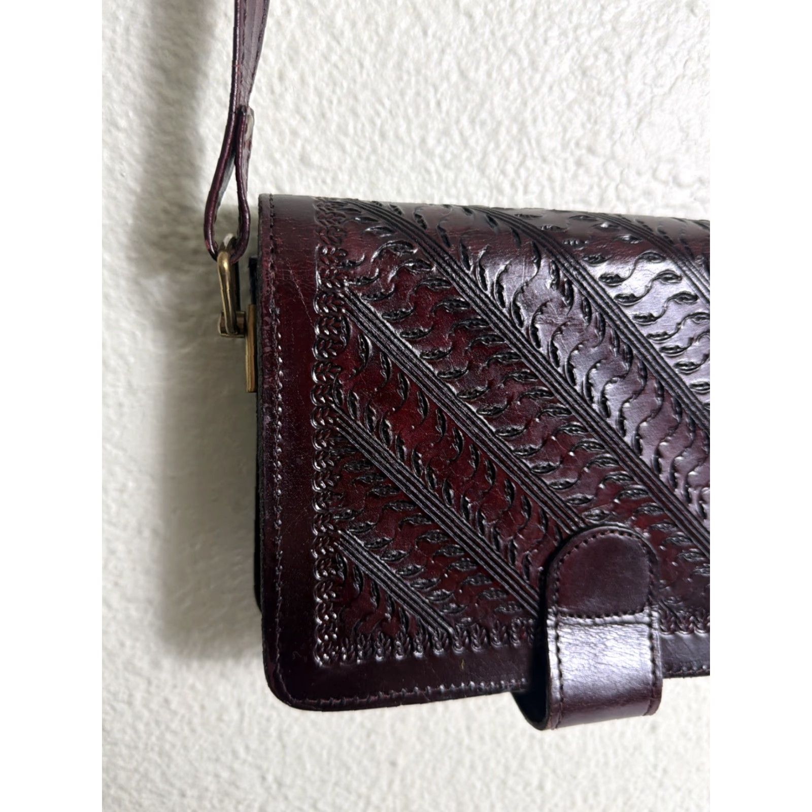 Vintage VINTAGE Unbranded Leather Crossbody Purse Womens Cherry Brown Embossed 8x6x1.5 Cross-Body Strap Size ONE SIZE - 3 Thumbnail