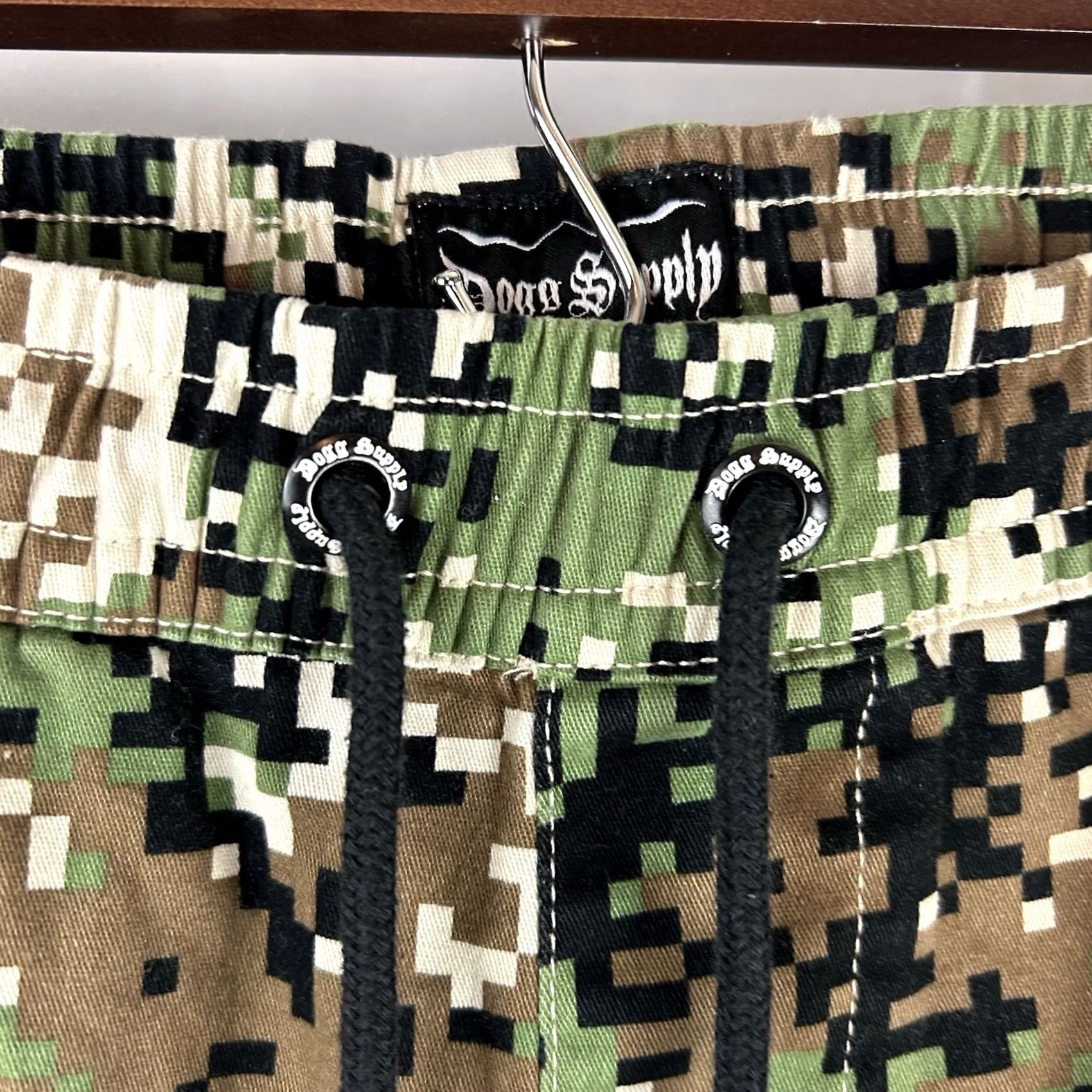 Vintage SNOOP DOGG Supply Pull On Cargo Pants Army Digi CAMO Small Cargo Pants Mens Camouflage Hip Hop Size US 29 - 6 Thumbnail