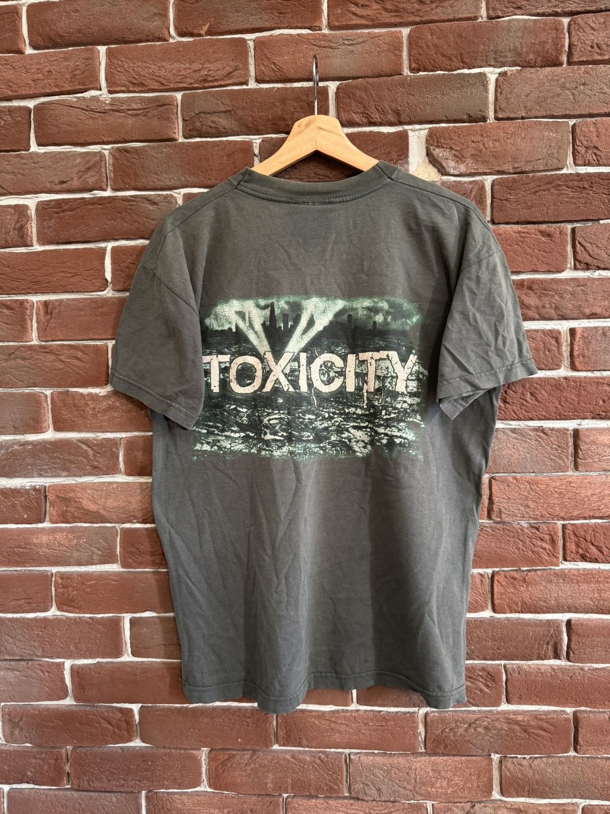 Band Tees Vintage 00s System Of A Down Toxicity Band T-shirt Nu Metal Size US M / EU 48-50 / 2 - 1 Thumbnail