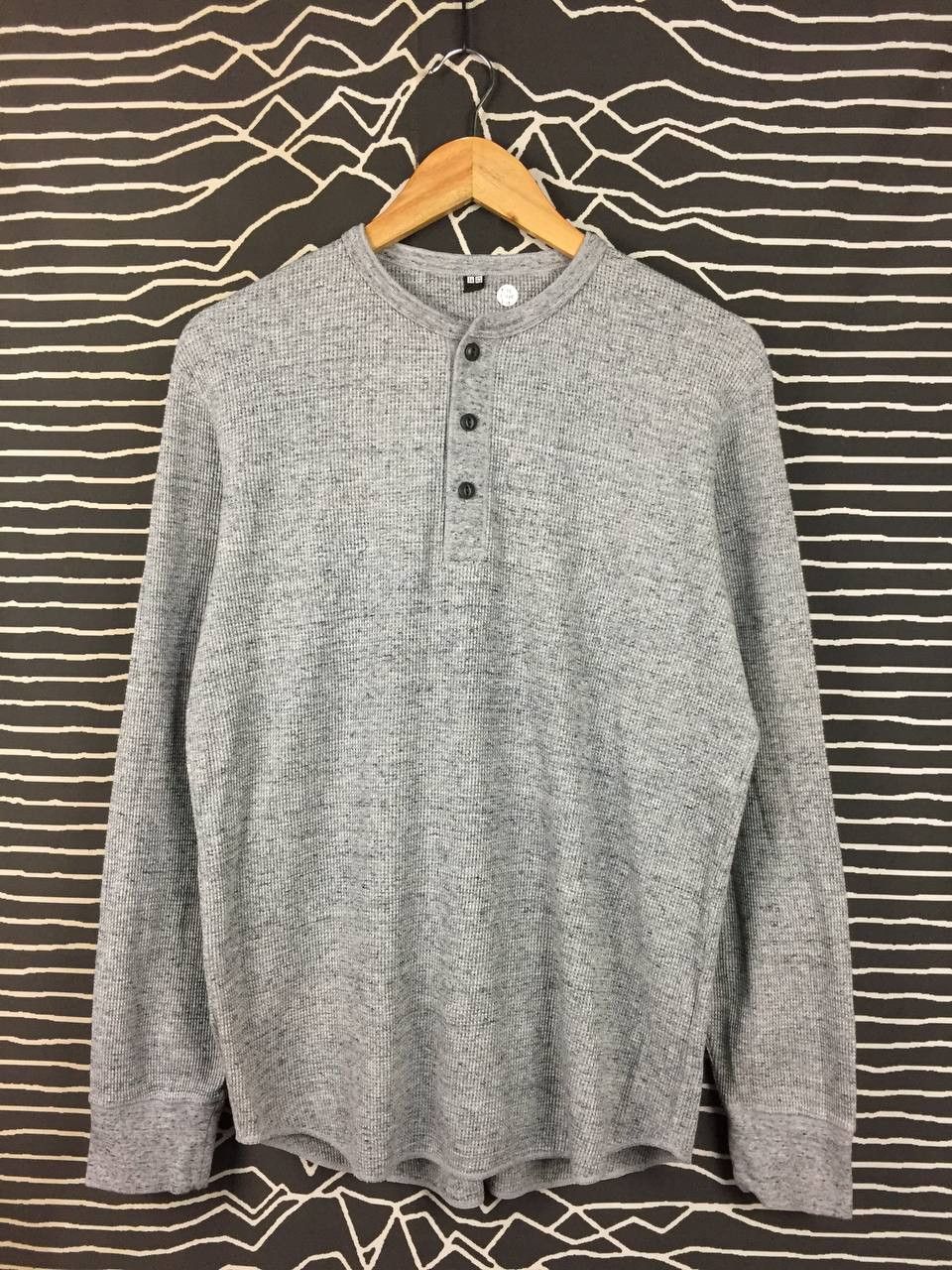 Uniqlo Uniqlo Waffle Knit Henley Long Sleeve Tee Size L Size US L / EU 52-54 / 3 - 1 Thumbnail